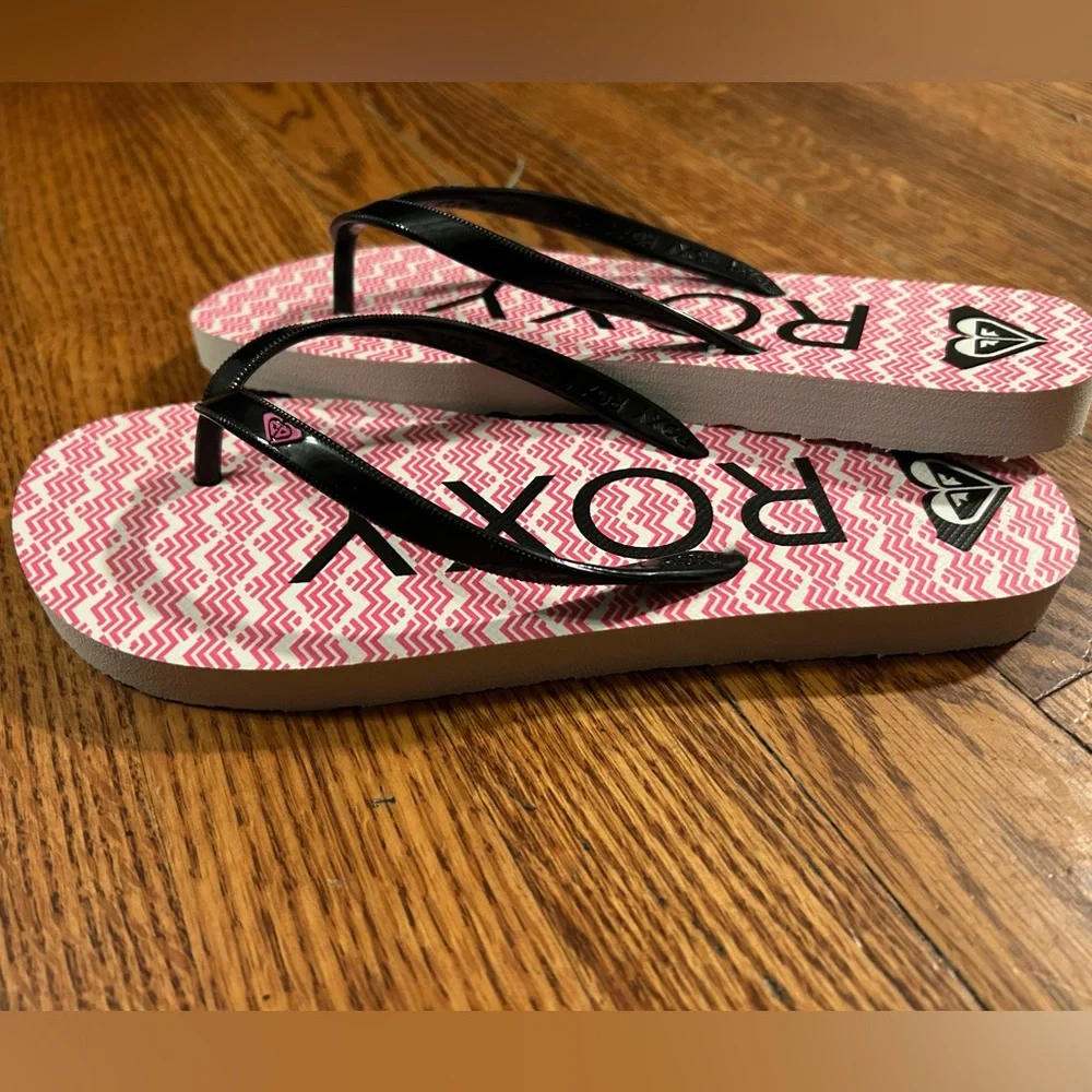 Pink Roxy flip flops - Picture 2 of 2